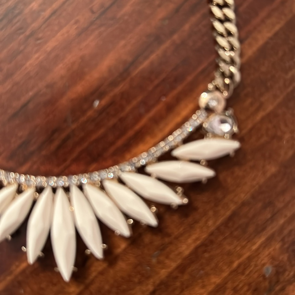 NEW Gold tone Bib Fan Necklace - Picture 11 of 11